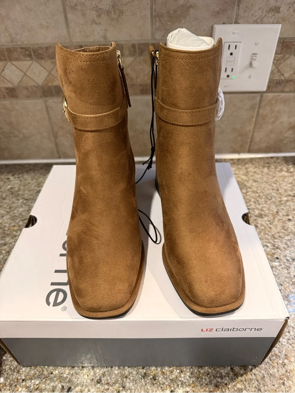 Liz Claiborne Memory Foam Block Heel Booties Size 6